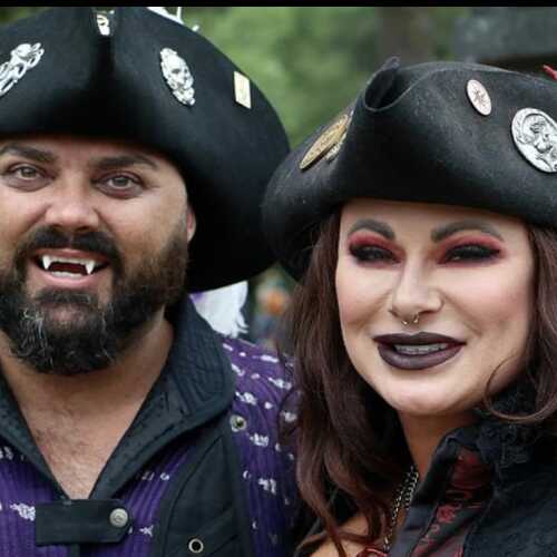 CoupleofPirates