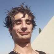 Thomás