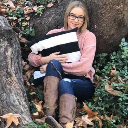 Ellie_j2205