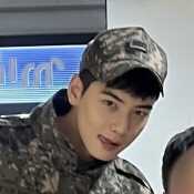 Cha Eun woo 