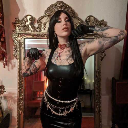 Dominatrix rins