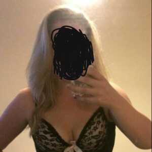 SluttyBiWife