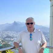 Man4swinging