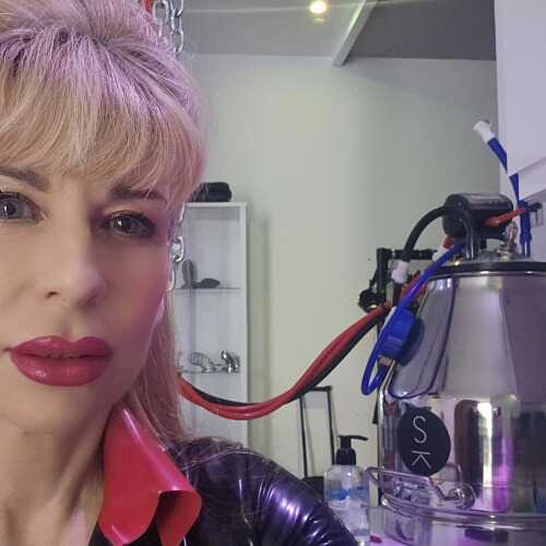 Mistress Dora 