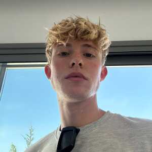 AdorableExplorerchjgjc