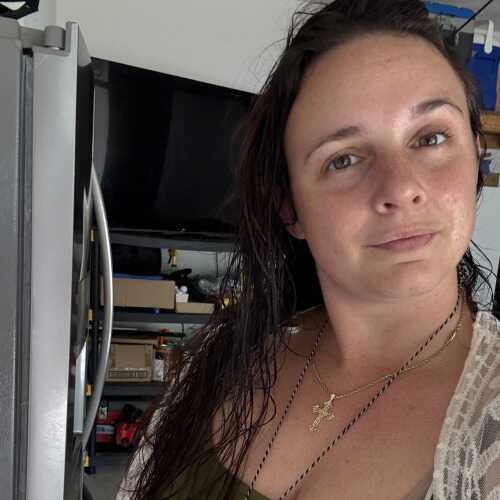 HeWantsToHotWife
