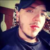 agust883
