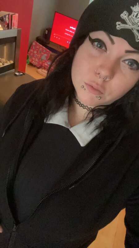 Gothiccumslut profile photo