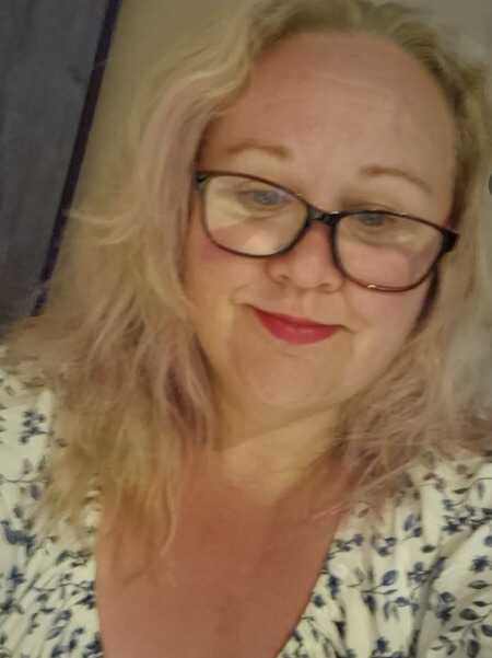Busty Evelyn profile photo