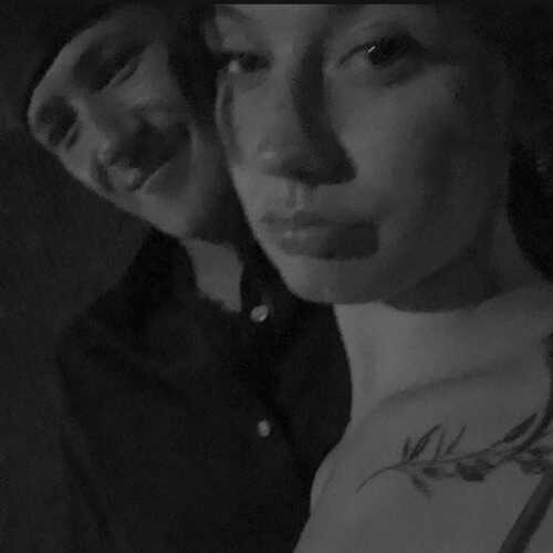 Couplelooking2004