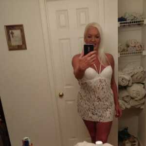 Hotblonde1seneca