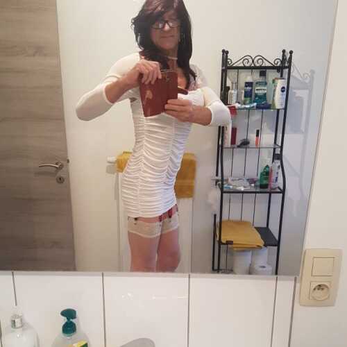 Sissy maid Penelope 