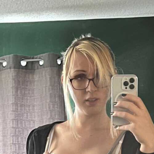 Ellie 