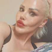 Bustyblonde