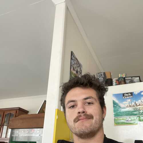 Noah loves pussy 
