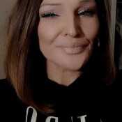 AttractiveSocialite