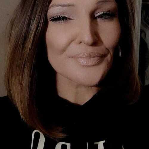 AttractiveSocialite