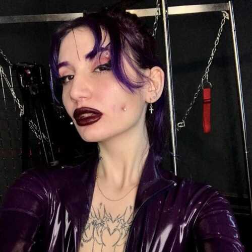 mistress-carly2