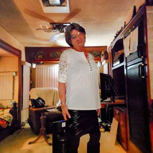 Leslielovescum