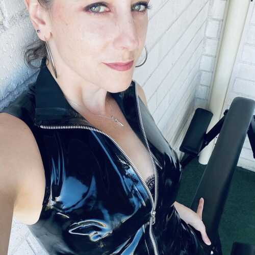 Mistress_Leah