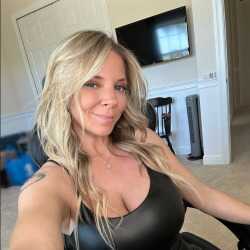 looking for sex is Lunamary1936 , 38 from from New Hampton