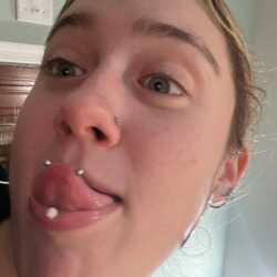 looking for sex is Leletoeridococ , 21 from from New Castle