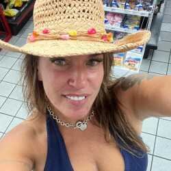 looking for sex is SmartShark78 , 46 from from Darien