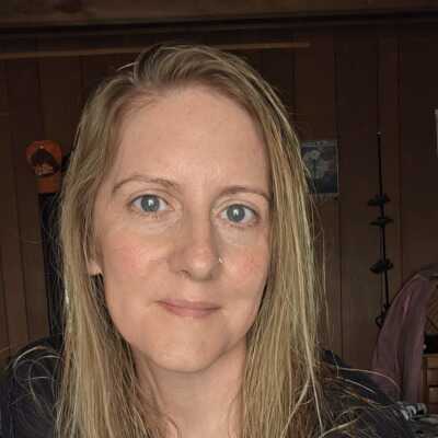 lovemelikeucare, woman in Manchester